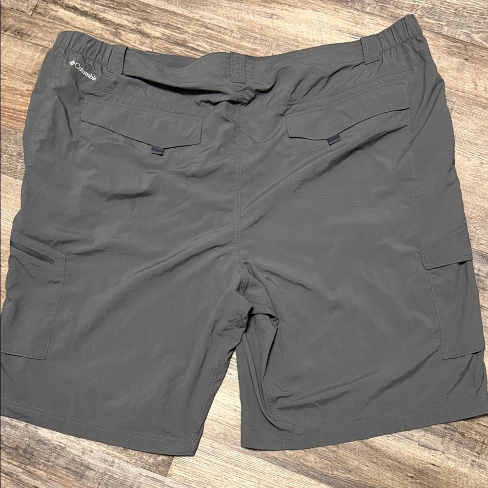 Columbia Omni-Shade men’s Cargo shorts in grey size 52 waist 12 length - Picture 5 of 6